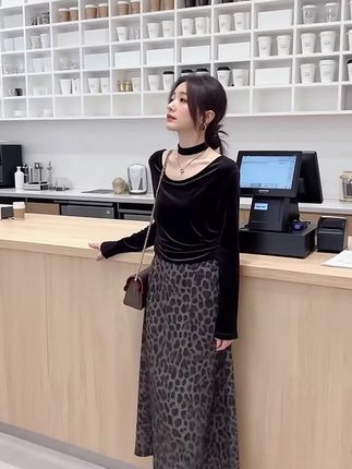 #森系穿搭 #老钱风穿搭 #豹纹半裙 #洋气百搭款 #琥珀系造型