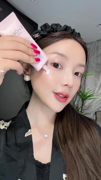 难怪我身边的富婆们都在用它!肤感超绝!超级清透!#伊菲丹氧气防晒 #氧气防晒 #妆前防晒 #通勤防晒