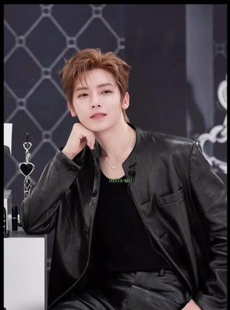 最开心的就是演唱会
七月份演唱会!
每一场都有不同的惊喜#侯明昊#侯明昊演唱会#侯明昊mac #欧巴轻点帅