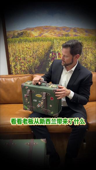 今晚九点直播间抽亲签
看看老板从新西兰带来了什么!#乐淇全球品牌代言人王一博#乐淇苹果#新鲜应季水果