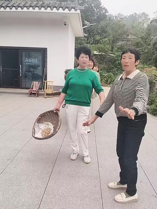#带上朋友一起嗨 #开心姐妹欢乐多 #记录美好生活每一天 #传递快乐 #快乐健康每一天 ,