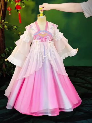 动画片可以重放,但童年只有一次,一定要打扮的美美的#女童汉服