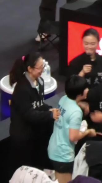 团结闪耀!深大女团合力勇夺乒超总冠军#蒯曼#覃予萱#平野美宇#南京乒超#冠军