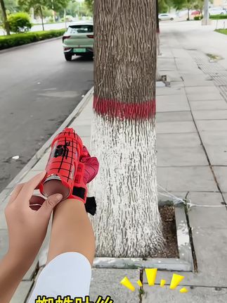 蜘蛛侠英雄联盟黑科技蛛丝蜘蛛侠#蜘蛛侠英雄无归 #蜘蛛侠吐丝发射器 #蜘蛛侠发射器 蜘蛛侠发射器吐丝炫酷玩具,哪个男孩都不能拒绝#发射器玩具 #蜘蛛吐丝发射器 送给小男生的礼物真的超级开心的