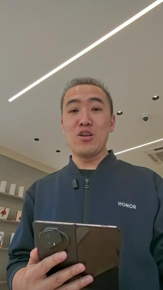 #内蒙古荣耀 #荣耀MagicV6
荣耀MagicV6如何三分屏