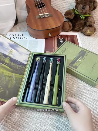 我猜你该换牙刷了,这款山型凸面牙刷,到手4支才这个价,还是礼盒包装,刷得干净又舒适,赶紧去试试!#牙刷 #软毛牙刷 #山型凸面牙刷 #强烈推荐 #颜值好物