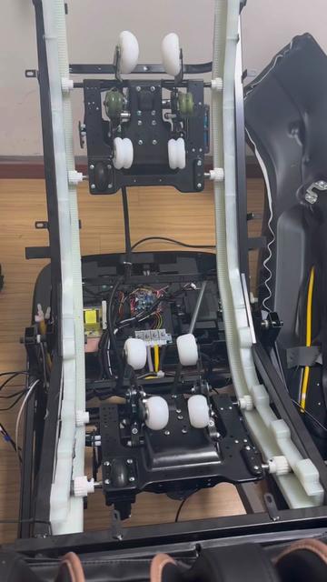 奥克斯双机芯拆机测试!性价比真的好吗? 大家好,我是老梅和安纪
上次一个粉丝在下面留言让我
拆解一下奥克斯双子机芯AYA-24A-LH3L这款按摩椅,
做为最宠粉丝的博主,必须满足,他来了,他真的
来了!
接下来还有粉丝(想看哪一款可以写在评论
区中,一定在半个月之内满足!#按摩椅 #按摩椅测评 #奥克斯按摩椅 #奥克斯按摩椅测评