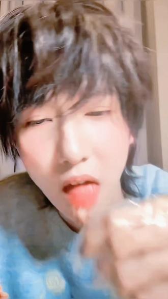 笑点过于密集#童禹坤 #张峻豪 #邓佳鑫 #帅哥 #吃播