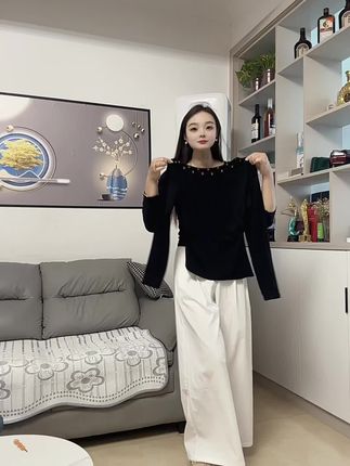 秋天怎么能少了一件超辣的斜肩上衣呢?穿上就是那种慵懒的感觉,不管是配短裤还是长裤都很好看,真的太喜欢了。#高级感穿搭 #打底衫