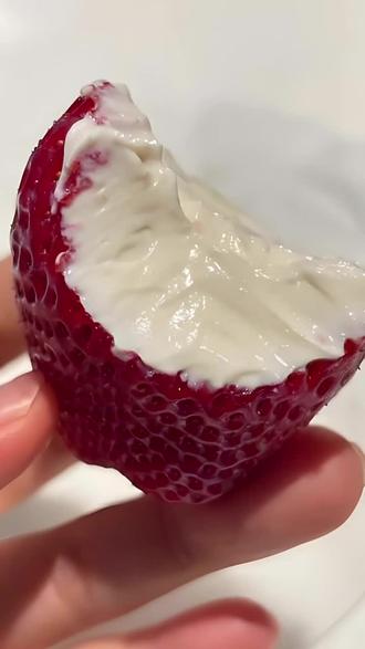 有幸在朋友家吃过一次,真的被惊艳到了!水果超级好吃的,八种神仙新吃法,99%的人一定都没见过!#热门水果神仙吃法#讨好型水果#做着简单又好吃#喜欢吃的在家试着做吧#不敢想象这有多好吃