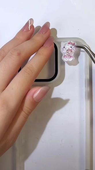 沉浸式做手机壳 #滴胶手机壳#定制#沉浸式#HelloKitty#手机壳@DOU+上热门
