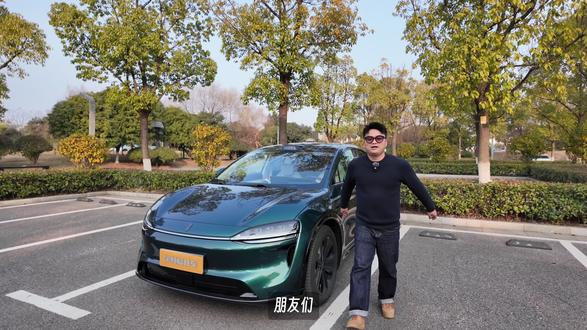 趁着这次春节假期,我们把智界R7的新春OTA体验了个透~车内外语音到底清不清晰?是否可以无障碍和车外对话?最新的辅助驾驶体验怎么样?视频聊!