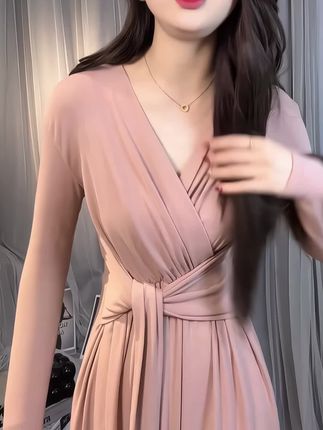 简约百搭v领收腰显瘦连衣裙女秋季气质绑带垂感显瘦A字大摆长裙#连衣裙穿搭 #显瘦穿搭 #气质穿搭 #早秋穿搭 #长裙