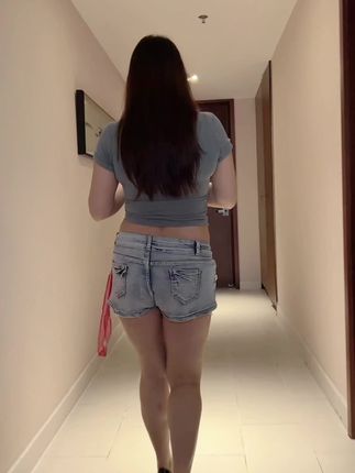 #牛仔裤 #背影#高跟鞋 #微胖女生