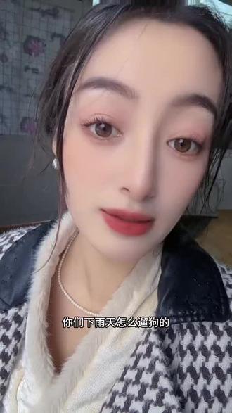 下雨天遛狗#不养狗不知道养狗的喜 #就想说点大实话 @半夏 #旺仔是马犬