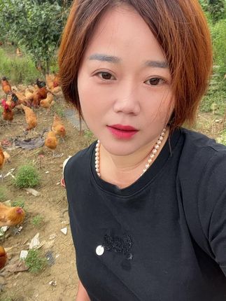 生活扔给我无数难题,没低头、没退缩,咬着牙把苦熬成底气。只要不放弃,终将让自己更强大,#三农 #励志 #感恩