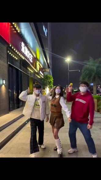 #热门 #庆祝 生日 婚礼 庆祝 节日 #手抛彩带 #手抛彩带真的太解压了#新特玩具