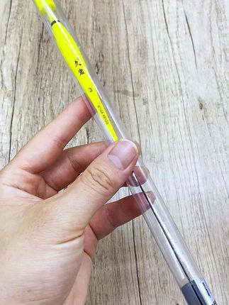夜钓我只用这款硬尾夜光漂,高灵敏,变色迅速无虚漂,提高中鱼#户外钓鱼 #夜钓 #咬钩变色电子漂 #高灵敏夜光漂 #久岩