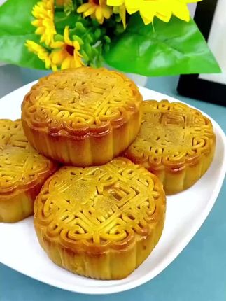#月饼 #广式双蛋黄月饼 #双蛋黄月饼 #双蛋黄莲蓉月饼 #太好吃了
