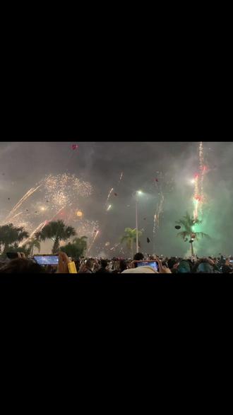 视频拍 于2026年1月1日凌晨 泉州市东海泰禾广场
跨完年堵的水泄不通手机没信号但还是想把幸福分享出来 我们总以为人生无限漫长可转眼一年又过去#泰禾广场 #烟花秀