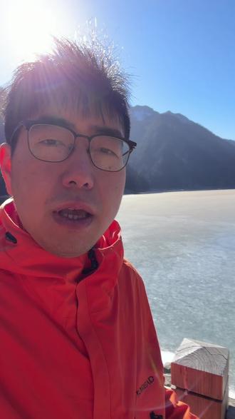 九寨沟长海下面有奇怪的声音。#长海#九寨沟#冰湖#气泡#奥特曼