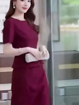 #礼服连衣裙#谁穿谁漂亮 #优雅气质 ##时尚气质穿搭 #穿出自信穿出美丽 #