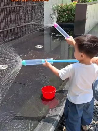 小朋友们的,夏天快乐很简单#抽拉式水枪 #小朋友玩具#水枪 #暴雨来袭 #下🌧