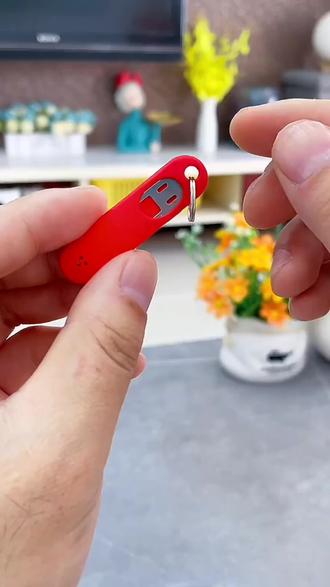 很多东西需要用的时候却总是不知道放哪里了,就比如这个取卡针,需要换卡,换手机就需要它取卡#取卡针 #好物推荐🔥 #取卡针保护套