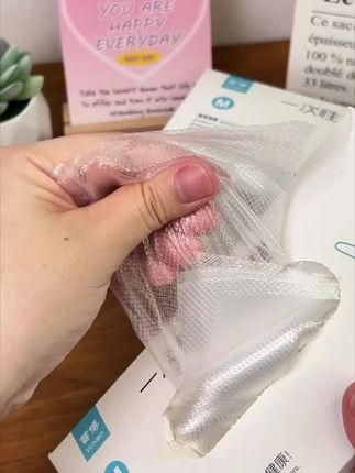 这个#一次性手套 真的好用,很结实,个位数到手4盒,剥虾,和面,做手膜,染头发都能用!#实用好物