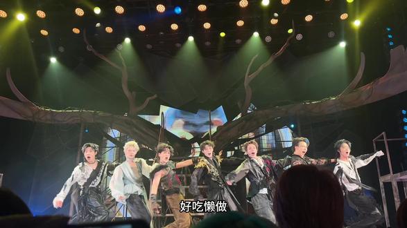 我也不瞒你说,我想得到这些财富只是想为了去好吃懒做好吃懒做金山银山老天保佑 260208午 坏家伙bad kids
#郑艺彬 #李磊 #毛二 #坏家伙 #音乐剧坏家伙