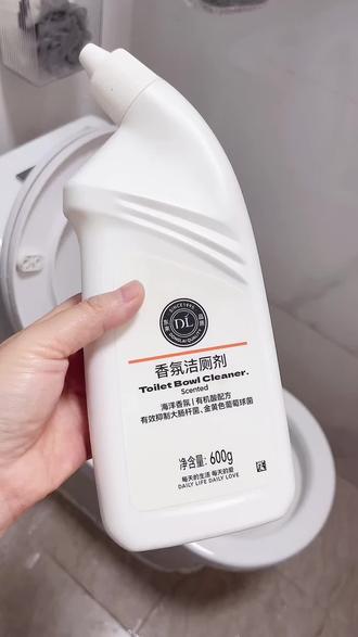 胖东来的香氛洁厕剂,除了能抑菌,它的海洋香氛也特别迷人,整个洗刷间都香喷喷的,马桶也都看着高级了,价格还实惠。@胖东来官方旗舰店
#马桶净味 #马桶除菌 #马桶洁厕净 #胖东来的必买清单 #家居清洁