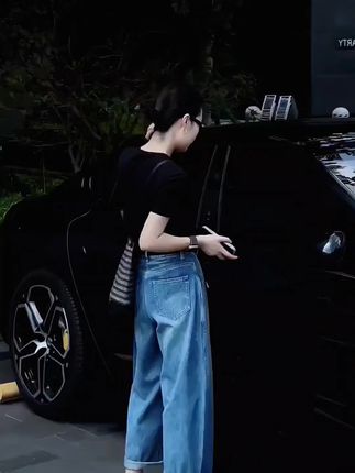 这条裤子我穿了两个夏天了,它真的是谁穿谁显瘦,而且版型又很好。