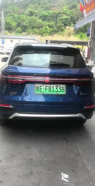 咦,这里还有原厂拆车比亚迪宋pro中间贯穿尾灯更换#比亚迪 #比亚迪宋pro #原厂拆车件 #尾灯 #陈田