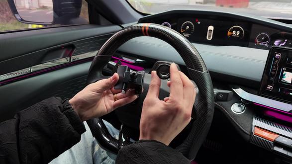 黑科技无线充电动手机支架,长安全系车型可用,横屏竖屏都能卡的很牢固,触摸感应开合,不容易误触,单手拿取很方便,非常值得推荐#长安汽车 #车载手机支架 #车载支架 #汽车好物