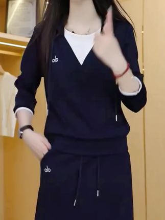 开叉半身裙两件套减龄假两件休闲运动套装2025年秋季时尚韩版宽松@DOU+小助手