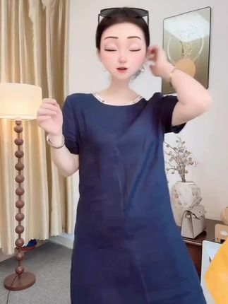这个亚麻的连衣裙穿到任何人面前、任何场合你都不会觉得突兀感,就是你可以日常逛街也可以在商务场合。#高级感穿搭 #遮肉显瘦 #气质穿搭 #谁穿谁好看