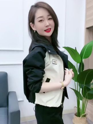 #外套上衣 加绒加厚2025冬季新款撞色拼接冲锋衣外套女短款小个子连帽上衣