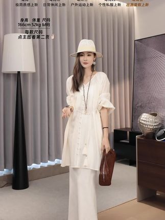 救命!这条裙子把浪漫穿在了身上!美洋洱海连衣裙自带度假氛围🌊 V领绣花设计超显气质,灯笼袖遮肉一绝,内搭吊带安全感拉满!飘逸裙摆走路带风,周五下班直接穿去约会,随手拍都是氛围感大片!,#美洋MEIYANG #洱海连衣裙 #绣花灯笼裙 #氛围感穿搭 #夏日度假裙