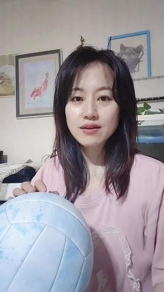 经过实践对比和学校体育老师的专业建议,幸亏我们把篮球改成了排球,每天十几分钟的练习十多天就能看见显著的效果!我都跟着学了一项新技能😬#中考 #中考体育 #排球