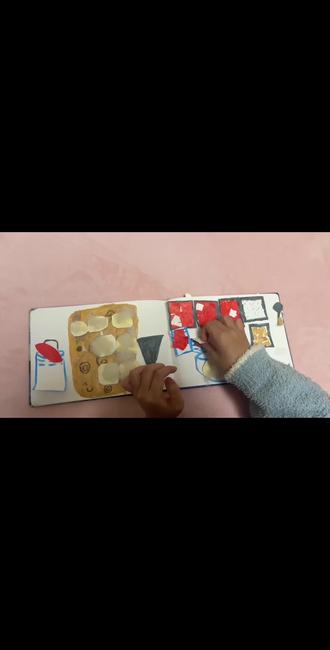 一年级小学生手搓“霉豆腐”游戏操作盘