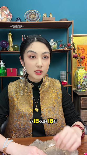 断舍离之 旧衣服 、旧鞋怎么处理!要过年了 清理掉没有用的废旧!#扔衣服 #扔鞋 #旧衣服 #断舍离 #认知