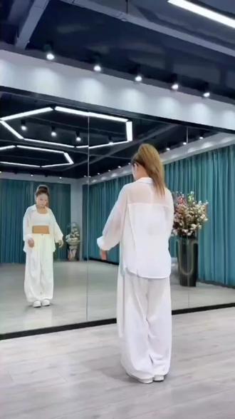 🔥新舞助推🔥《只做独一无二》
背面完整版💃💃💃