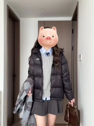 短款面包服填充优质90白鸭绒款式简约大气#冬季必备 #学生日常穿搭 #秋冬ootd #羽绒服 #羽绒服穿搭