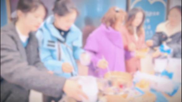 元宵喜乐,快乐加倍!🥳
手里的灯笼红艳艳,碗里的元宵热乎乎,桌上的旺仔甜蜜蜜。
在这个火红的马年元宵节,我们在班级里收获了满满的爱与祝福。
祝大家:
日子过得旺,学习更响亮!
元宵圆又圆,快乐每一天!