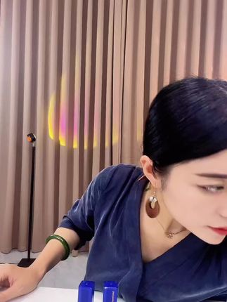 阿美推荐七柚小屋小蓝管胡萝卜素变色唇膏滋润保湿不易沾杯掉色 #润唇膏推荐 #变色唇膏 #滋润保湿 #不易沾杯不易掉色 @DOU+小助手 @企业经营助推官 @DOU+好生意 @企业号小助手