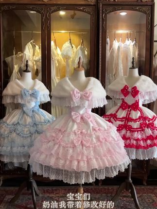 宝宝们甜心玛丽总共有三个颜色哦~你更pick哪个呢!四张不到居然就能收到一条如此华丽重工的小花嫁和斗篷!前500还赠送毛绒猫尾,这性价比简直啦#甜心玛丽 #lo裙安利 #lolita #花嫁lolita