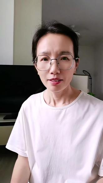 自媒体有多种形式,图文拍摄是一个相对简单的模式,不会直播不会拍视频的可以做一个图文账号,就拍#句子星球 这本书上的文案,流量不错,感兴趣的姐妹们赶紧行动起来吧#句子星球一句顶一万句 #口播正能量 #好书推荐 #好书