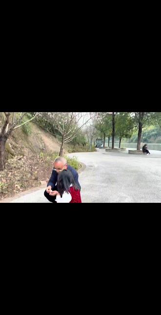 随时随地上一堂课,出来耍都不带闲着的#有趣的知识又增长了 #生物老师的日常#花的结构 #野外生活