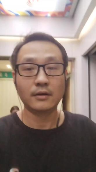 @何超蓮Laurinda 四个字,🇨🇳他就是急功近利,不是也是了。通俗的讲就是,经不起考验,假把式一碰就倒。