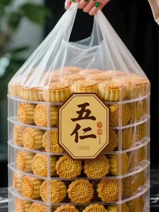 家人们,就是这个经典老五仁月饼吃一口让你回到小时候! 👉🏻经典老五仁月饼!掰开满是料、饼皮酥到掉渣,内馅绵密不齁甜,咬一口满是坚果香,嚼得到的颗粒感超满足!不管是自己当茶点,还是中秋送长辈,都是心意之选! 喜欢吃月饼的家人们,趁现在实惠划算快来试试吧~ #手工老式正宗五仁月饼 #月饼 #传统糕点 #中秋月饼 #老五仁月饼儿时的味道
